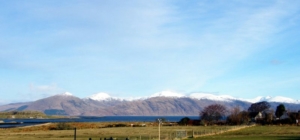 Kingairloch_Mountains_across_Loch_Linnhe_from_Cottages1